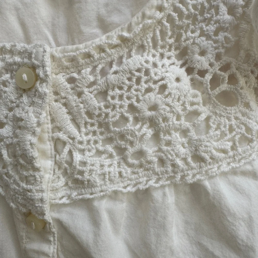 NWOT H&M 3-4Y 3T Girls Cream Lace Short Flutter Sleeve Button Down Blouse